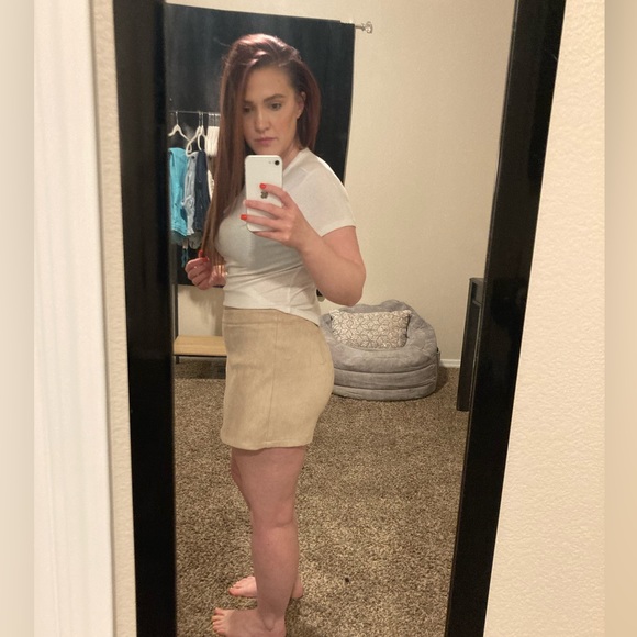 Misguided tan skirt - Picture 2 of 14